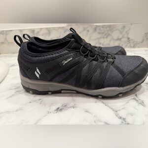 Sketchers women’s size 8 1/2 sneakers.